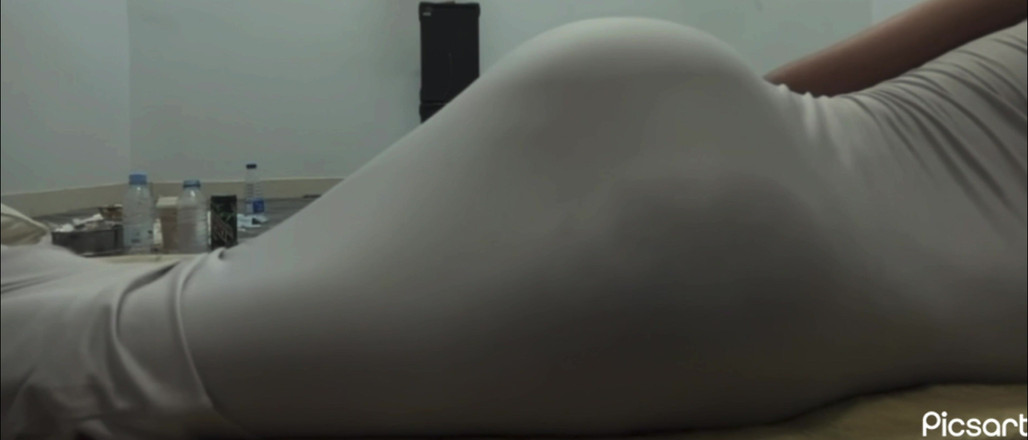 VerticalArgument4: イッサはセクシーなお尻をしている