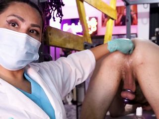 Domina Fire: Entraînement au fisting médical par une dominatrice asiatique