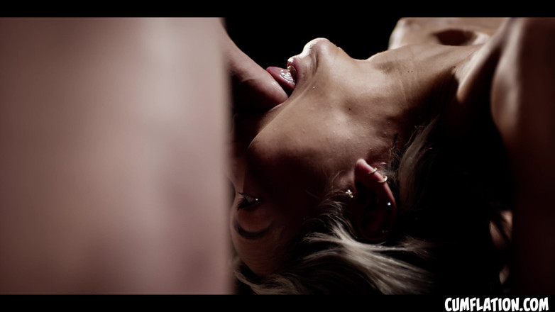 Cumflation: 射精艾米丽莫莫塔