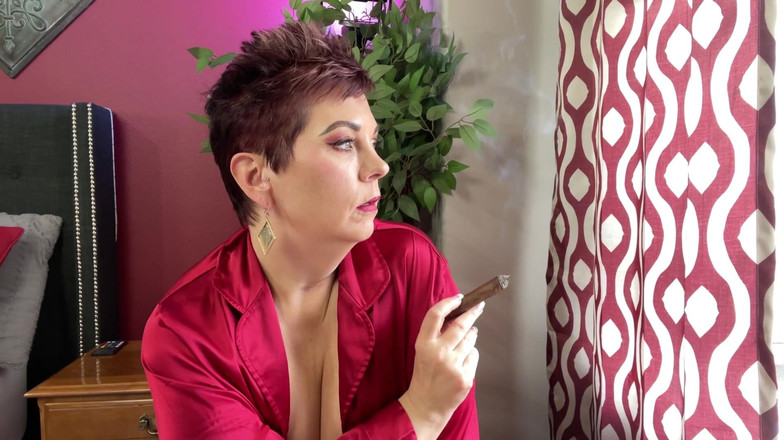 Ruby Lynne: Kouření doutníku MILF svůdné a sexy