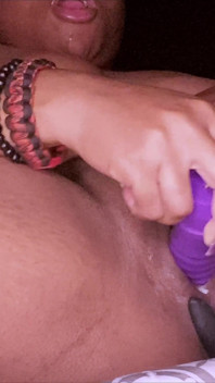 La masturbación silenciosa y personal de la sexy Nina Rivera antes de acostarse