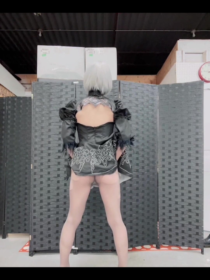 Eva Pans: Cosplay 2b und milch machen ....