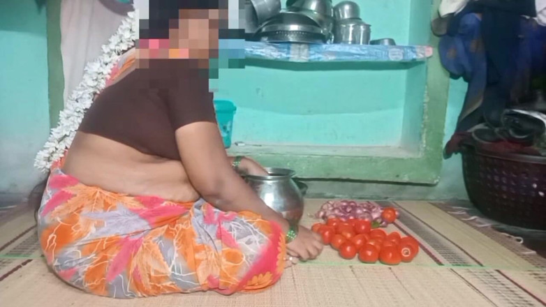 Priyanka314: Tía india culona hardcore en casa del pueblo