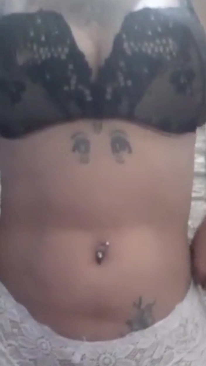 Sailorbigtits20: J’envoie une vidéo sexy à mon demi-frère