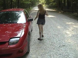 Radical: Rubia cachonda chupa polla al aire libre
