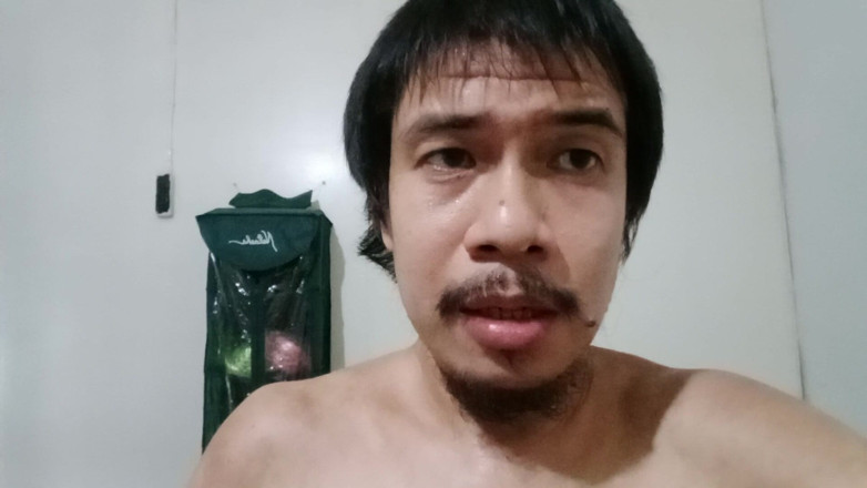 Piolo Alberto: Kneeling Down Masturbation