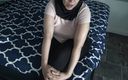 Souzan Halabi: Египетская девственница снимает хиджаб, чтобы поиграть с ее тугой киской