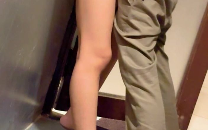 Naughty Throuple 007: Futai de ziua de naștere cu iubita, partea 2