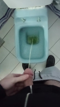 Pissing Video