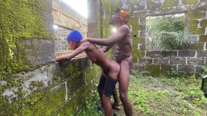 Xxx69bang: Ghetto Guy Huge Cumload on Petite Girl