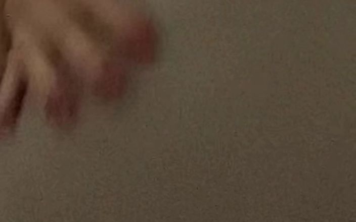 teenstep: Colegiala de 18 años se desnuda en cámara y se masturba...