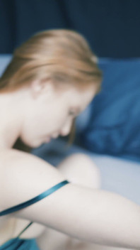 18 Plus Model cu țâțe uimitoare are parte de o ejaculare înăuntru uriașă