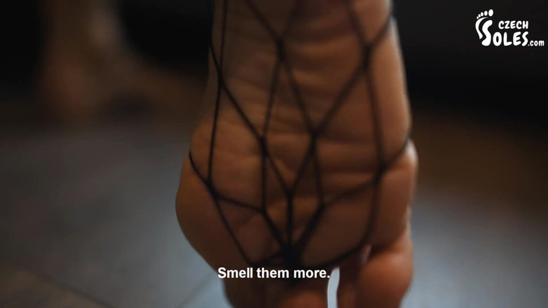Czech Soles - foot fetish content: Tubuh dan kaki yang seksi untuk disembah