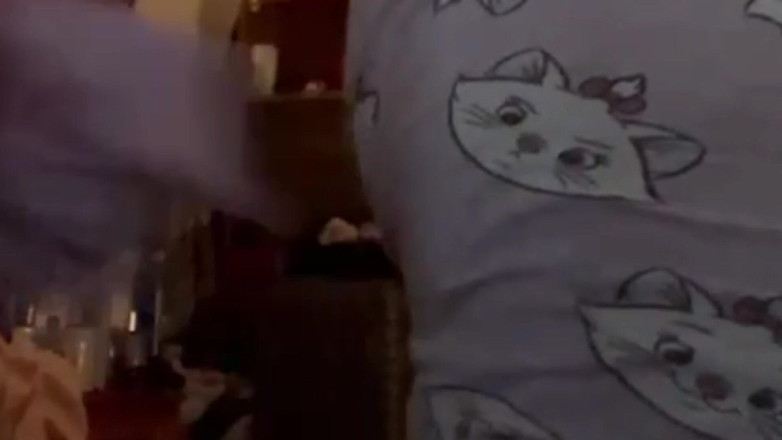 Zina Gabon: Mama fotbalistă prinsă în timp ce era schimbată. Cur mare