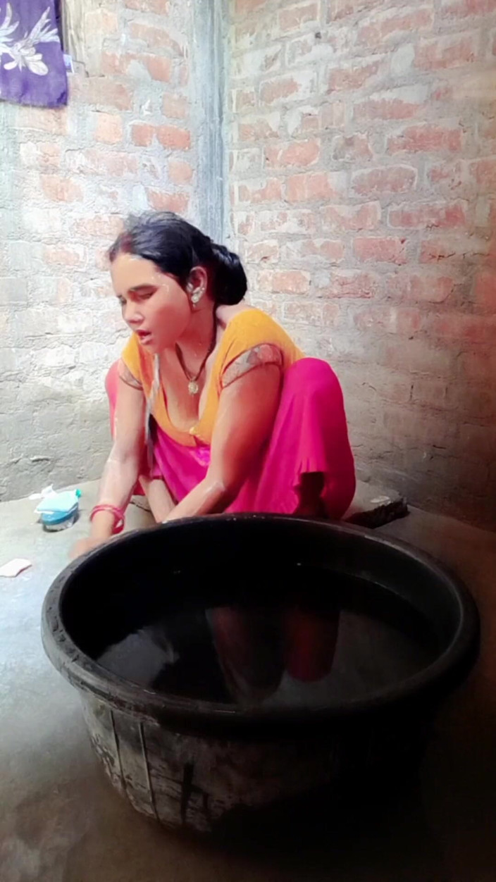 Renudbf: Desi Bhabhi Dusch i badrum Stora bröst stor röv