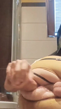 Sissygasm manos libres acabando con consolador gordo