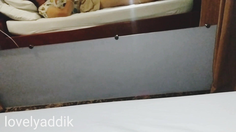 Lovelyaddik: Une fille pinoy attend une éjaculation