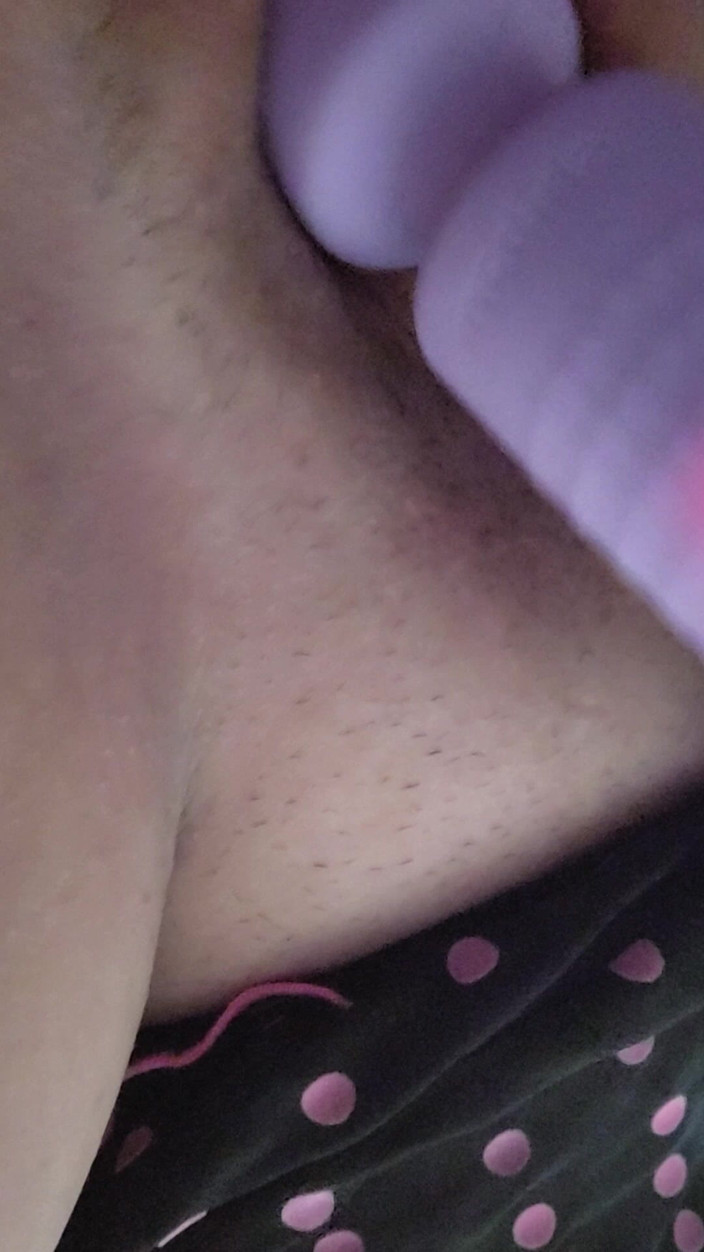 Dainty Deviant: Bujna milf w Ruffled bielizna masturbuje się różdżką Til She...