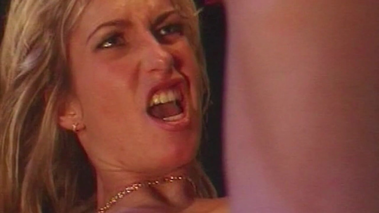 XXXEROTICONLY: Cô bé tóc vàng được liếm và đụ mạnh