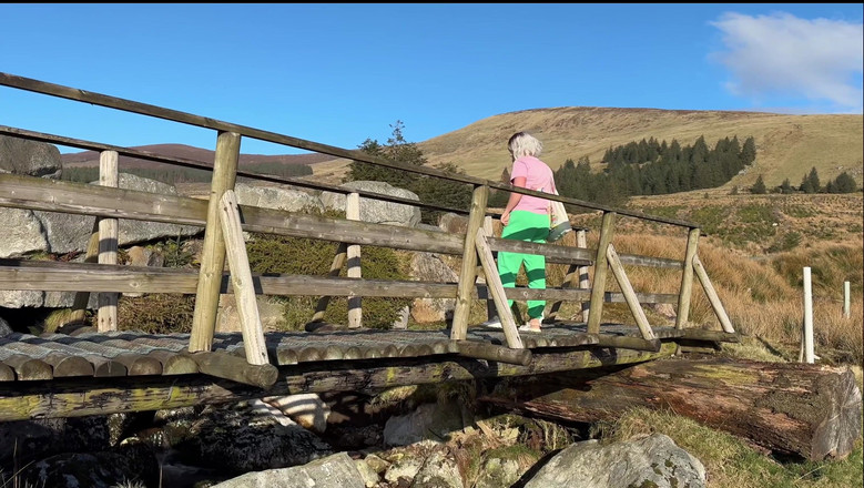 Emma Voyeur: Přistižen Při Hlazení Na Veřejnosti... Pomohla Mi Skončit