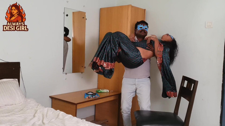 Always desi girl: เห็นเมียอยู่บ้านคนเดียว ก็เย็ดหีแบบลึกๆ แรงๆ