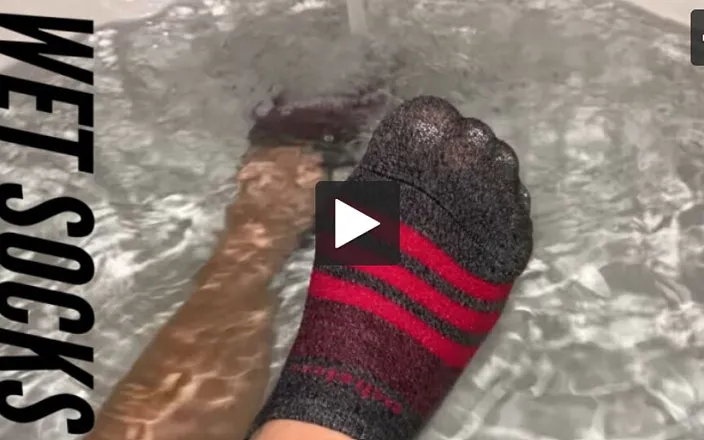 footivities: Wet Sock Fetish in Athletic Socks