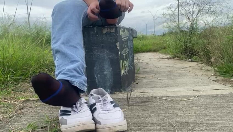 Mr Feet Colombia: Bạn sẽ xoa bóp, liếm và ngửi chân của tôi...