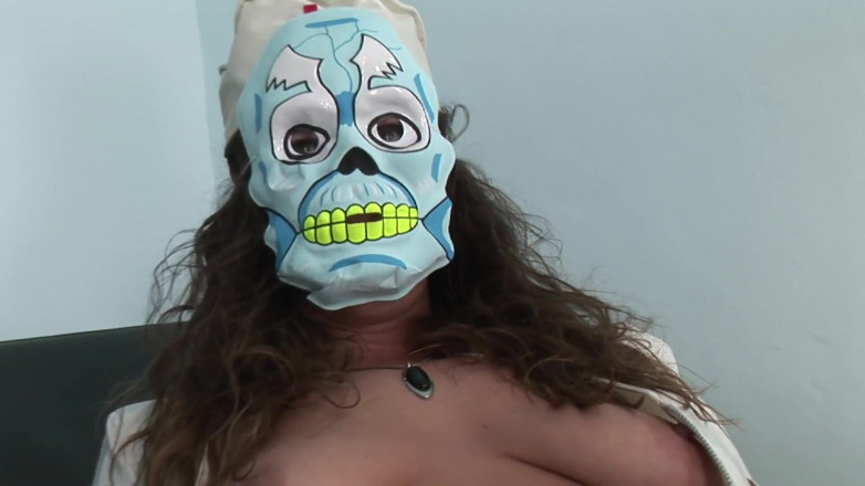 Femdom Sex: Perverse piss-orgie in Dr. Piss orgie mit rimming-gruppensex und pisse-drink.