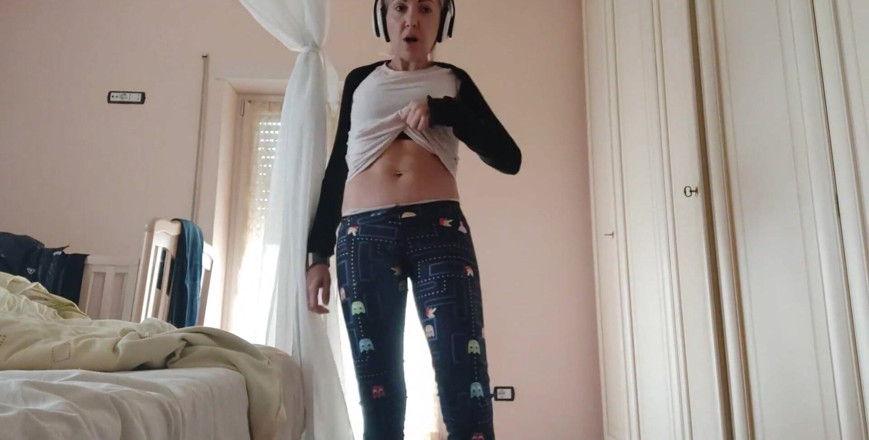 savannahamatoriale: Quarantine2010 for Covid19: Home Fitness Sexy Sweatin Exercises