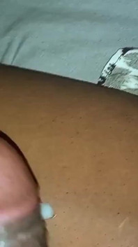 La Donna Che Regala Facilmente La Sua Coco Ai Vicini