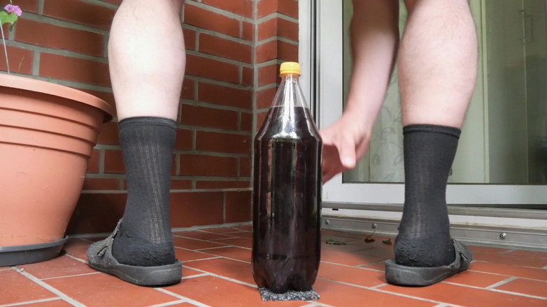 Qualzucht: Kurzes anal-Training mit extra großen flaschen