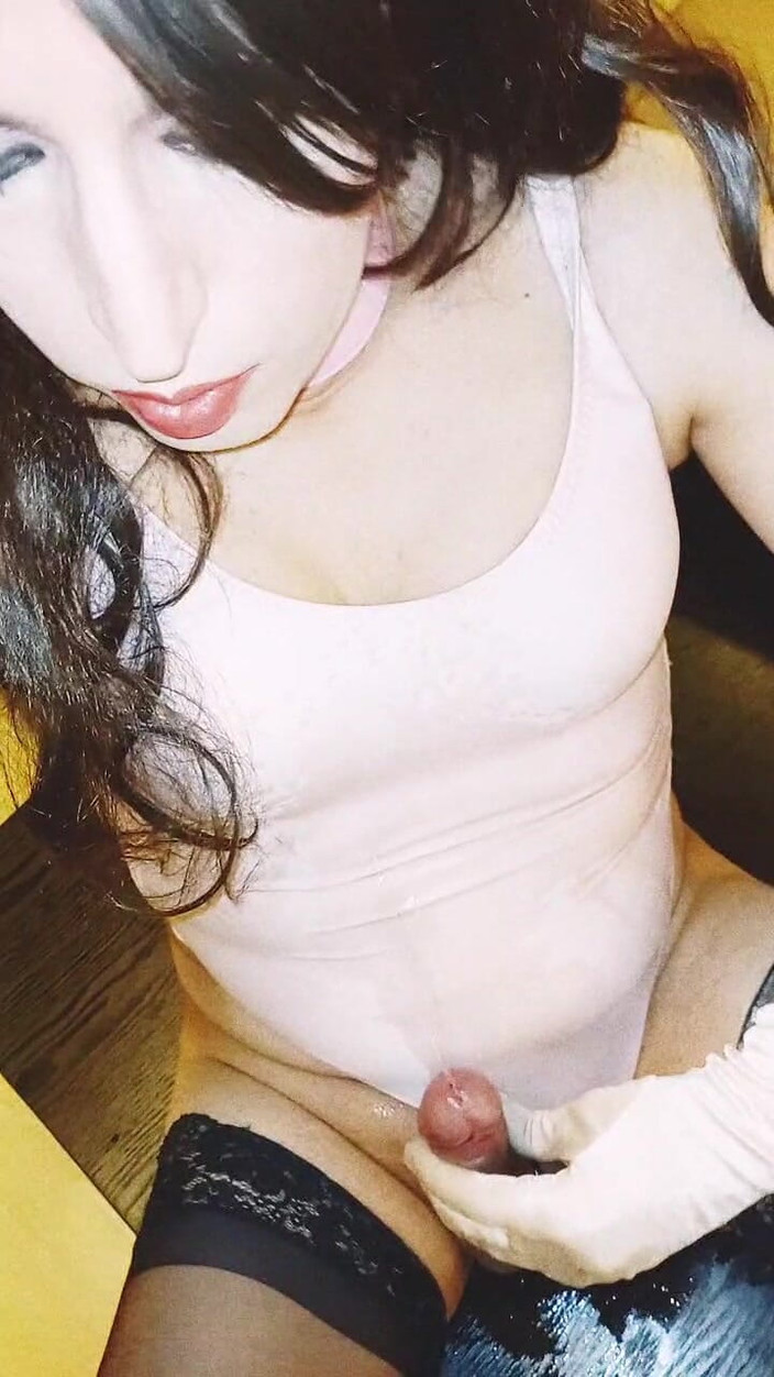 Tammy sissy slave: Tammysissy Thủ dâm hậu môn với nước tiểu