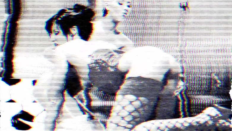 Very hot hardcore: Seks lesbian erotik berminyak dengan dildo dan menjilat pepek