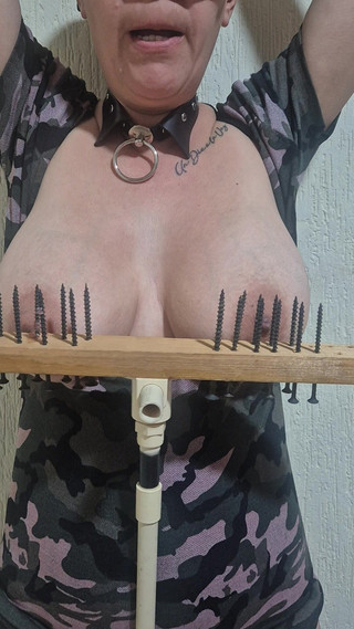 Submissive Susanna: Experimentando um brinquedo novo, mais grosso