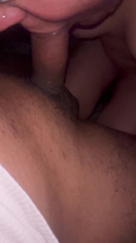 딥쓰롯을 창녀처럼 빠는 인도 여친