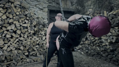 Mistress April: Zboczeniec w woodroom