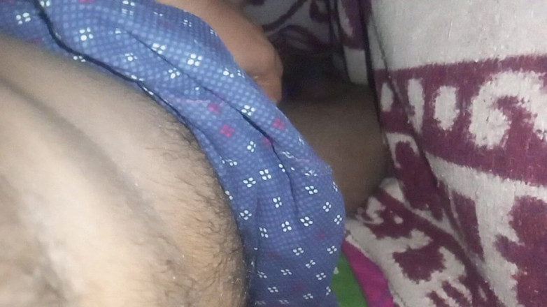 Sweet Indian cock: インドのゲイボーイのアウトドアマスターベート