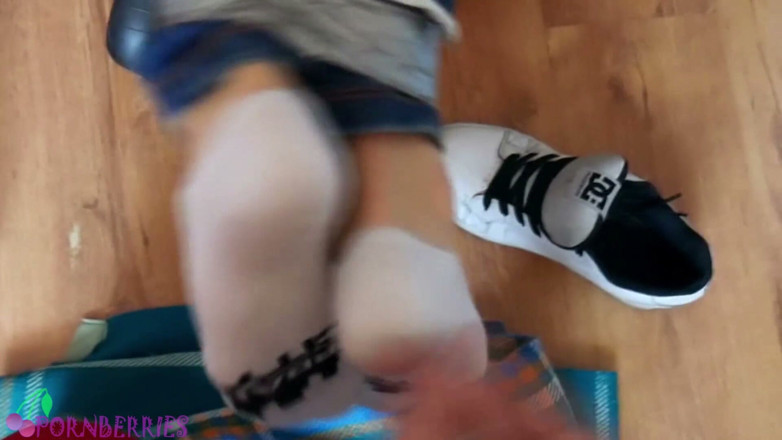 Ethan Alex: Masturbare obligatorie cu picioarele de la patinator