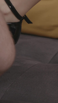 Jenny Doll zkouší latexový sex se svým terapeutem