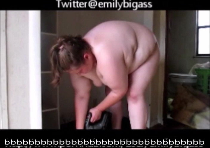 Fat Goddes: Att arbeta naken på jobbet fångades av min chef man...