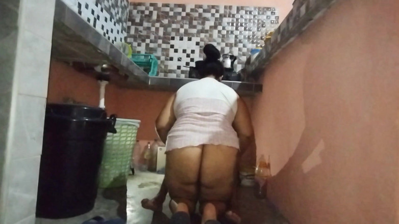 Adribella69: Eu chamo meu vizinho para me ajudar e eu acabo...