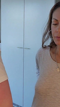 Rien N’est Mieux Que Quand Angelina Aide Dans La Cuisine