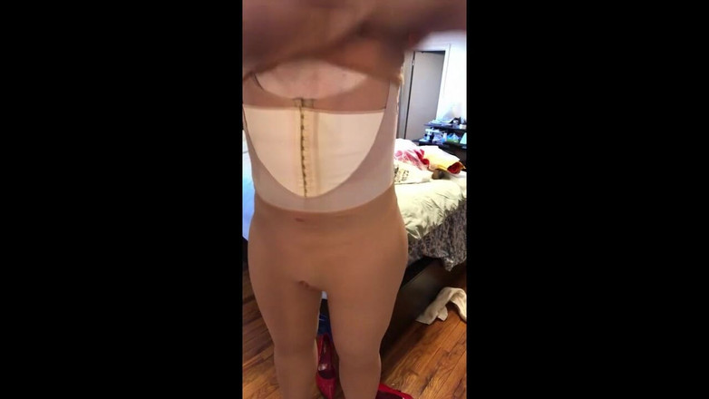 Deanna Doll: Deanna CD Doll脱衣服和脱衣