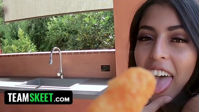 Team Skeet: Thickumz - Grande bunda latina beleza Sophia Leone fodeu um grande...