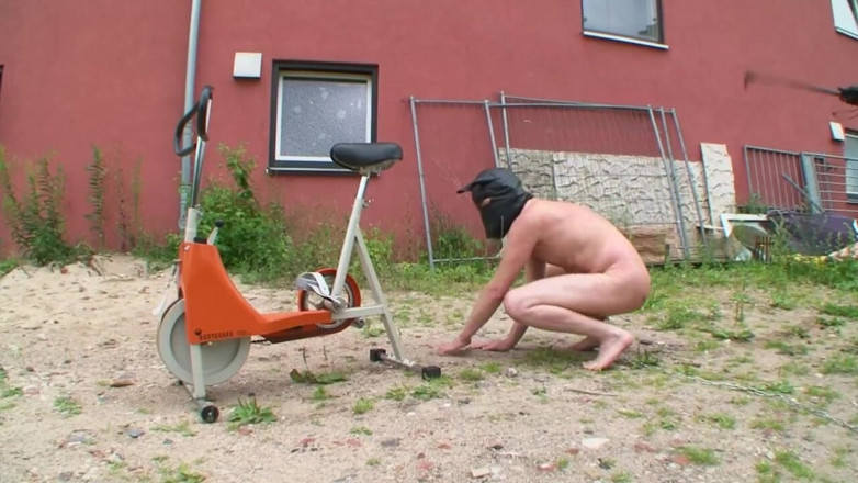 Absolute BDSM films - The original: Chica dominante azota al chico enmascarado