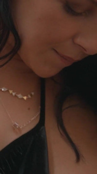 Carollina Cherry thủ dâm trong nhà vệ sinh