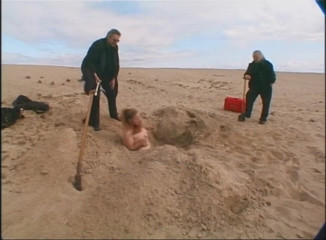 Absolute BDSM films - The original: Gros cul et fessée, sur la plage, partie 2