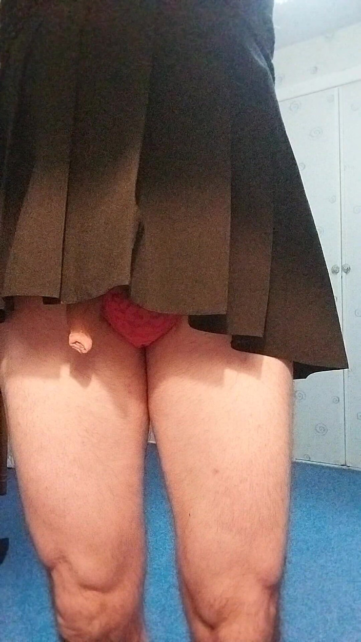 Cindy Belfast: Plissada saia maricas goza de calcinha para você