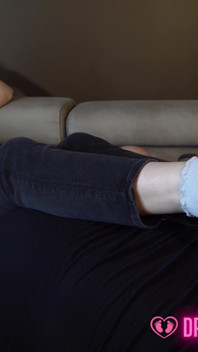 Le défi des pieds moites de Liu - (filles de rêve en chaussettes)