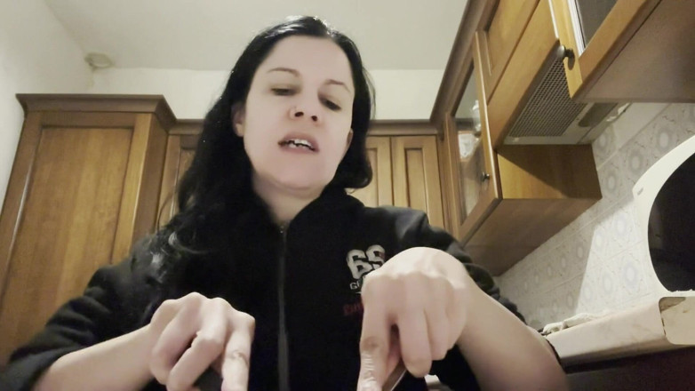 Bergami Melissa: 鶏をむさぼり食って君の感性を驚かせる